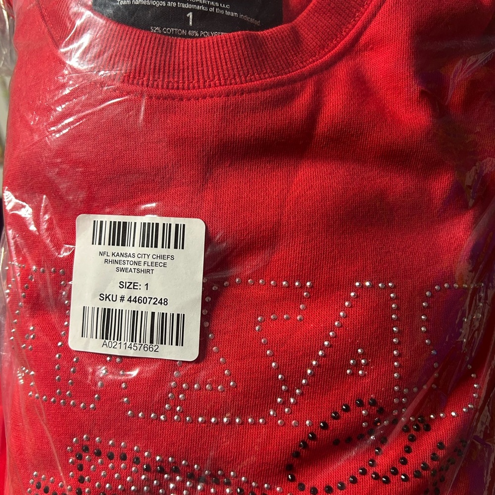 NFL Kansas Chiefs Rhinestone Relaxed Fleece Sweatshirt Torrid Size 1 NWT - Picture 4 of 4